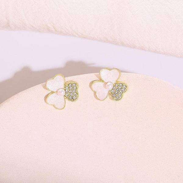 Zania Petal Pearl Earrings