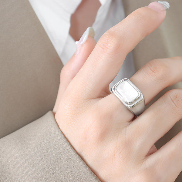 Leia Pearlescent Ring