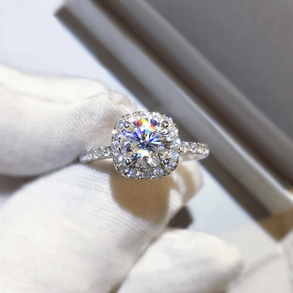 The Oleana Shimmer Band Ring